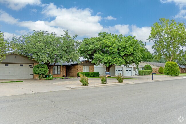 Larger homes can be found along the edge of Clapp Park.
