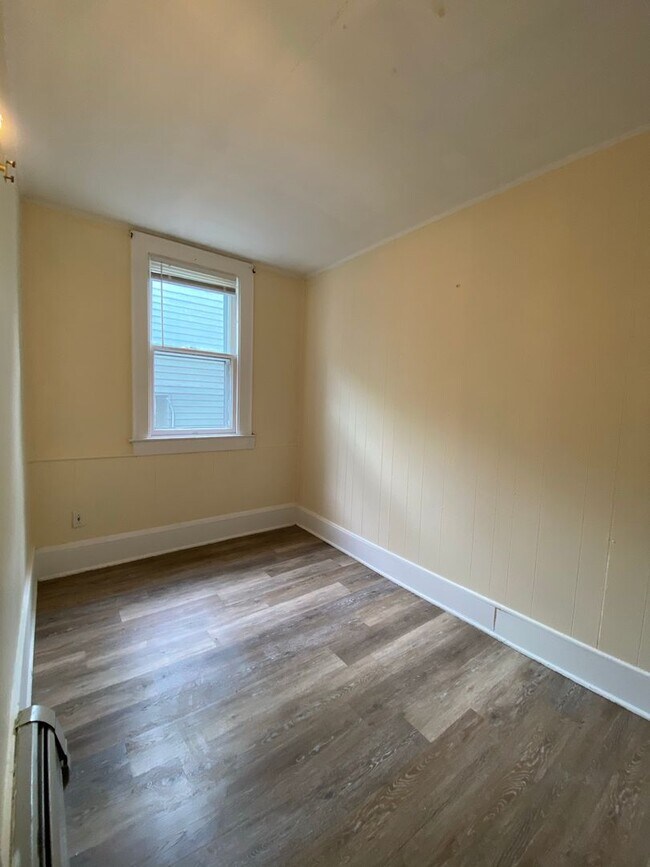 207 S Union St unit 207 South Union St, Burlington, VT 05401 - photo 4