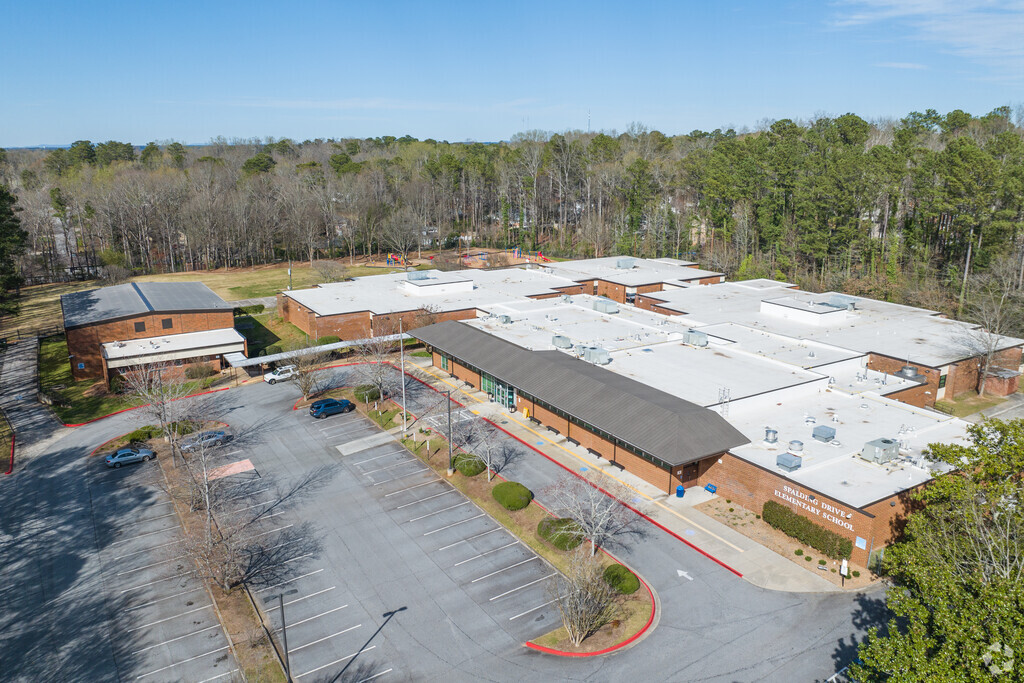Spalding Drive Elementary School has about 345 students with a student-teacher ration of 12-1.