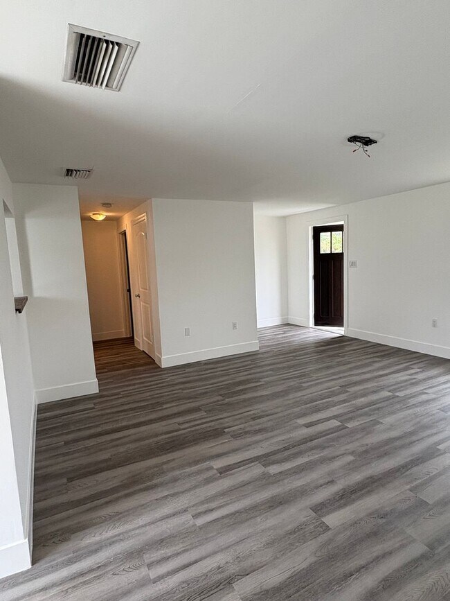 362 Reading St NW, Port Charlotte, FL 33952 - photo 5