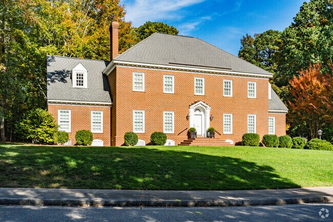 Breathe in the colonial history and timeless beauty of Williamsburg, Virginia.