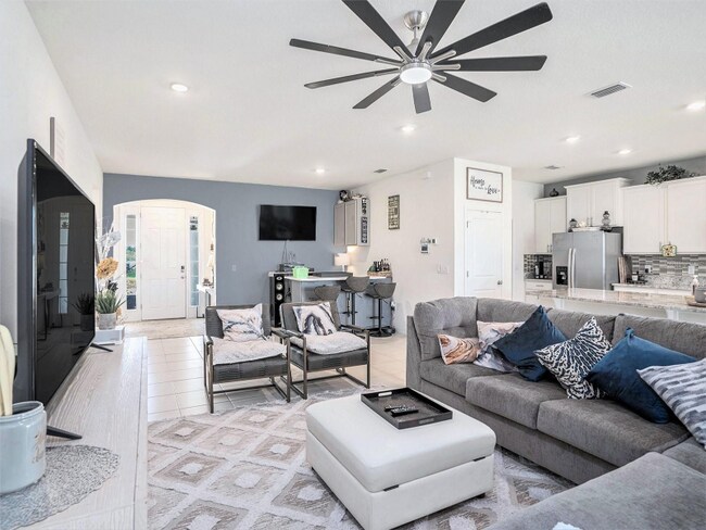 5464 Flint Hills Dr, Wimauma, FL 33598 - photo 4