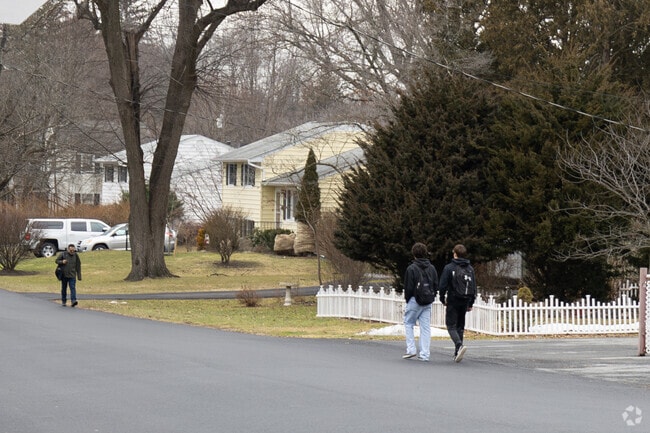 Scotchtown is a safe, walkable neighborhood.