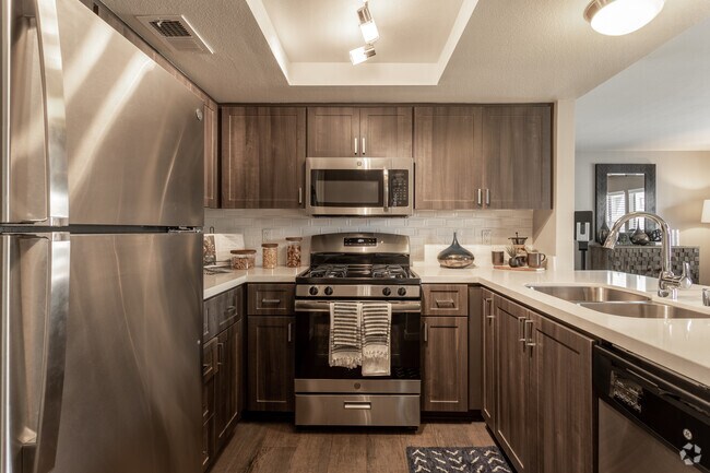 Hensley at Corona Pointe, Corona, CA 92881 - photo 5