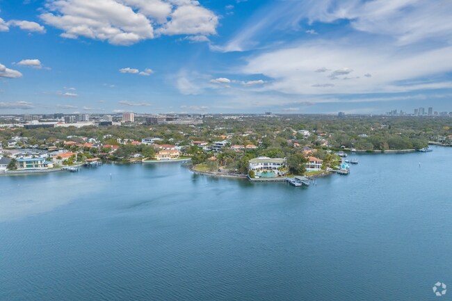 Larger homes kine the water's edge and smaller homes are more inland.