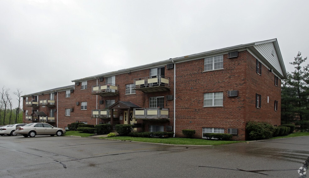 Oaks Apartments