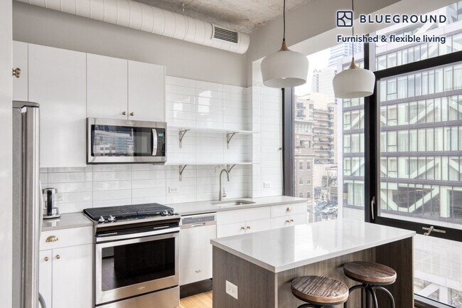 676 N La Salle Dr unit FL5-ID895, Chicago, IL 60654 - photo 5