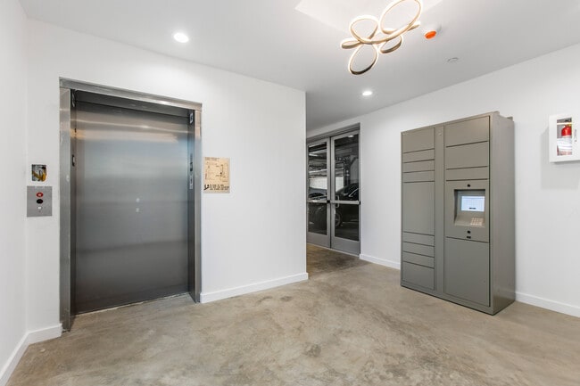 10928 S Inglewood Ave unit 204, Inglewood, CA 90304 - photo 5