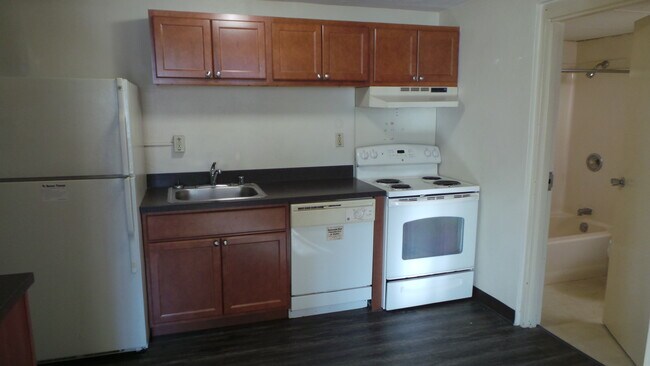 Theta House, Whitewater, WI 53190 - photo 4