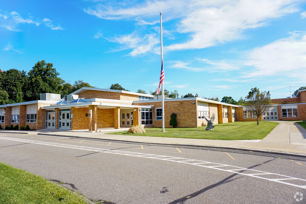 Round Valley Middle School provides education in the neighborhood of 
Hunterdon