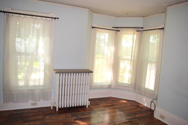 102 E Irving Ave unit 102 E. Irving, Oshkosh, WI 54901 - photo 5