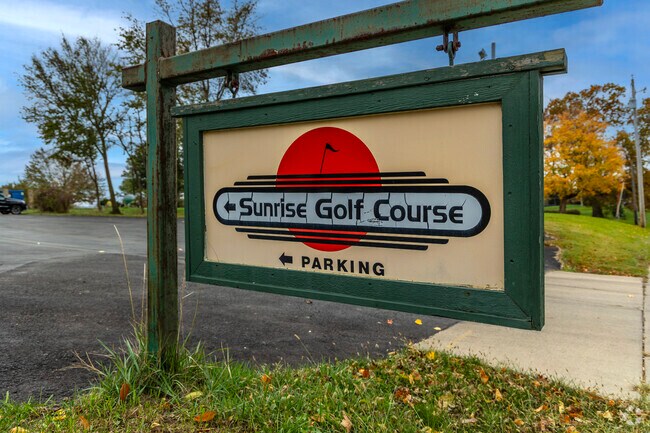 The entrance of the Sunrise Golf course in Stoney Creek.