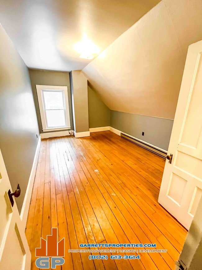 24 Steeple Place unit 4, Saint Johnsbury, VT 05819 - photo 2