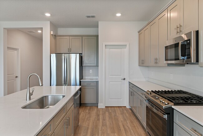 12842 Canter Call Rd unit 36483650, Lithia, FL 33547 - photo 5