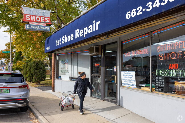 There are many local businesses along Washington St in Cornelia Manor.