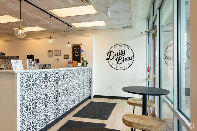 Daily Blend Smoothie and Juice Bar at The Coal Mine is a popular store near Belleview Acres.