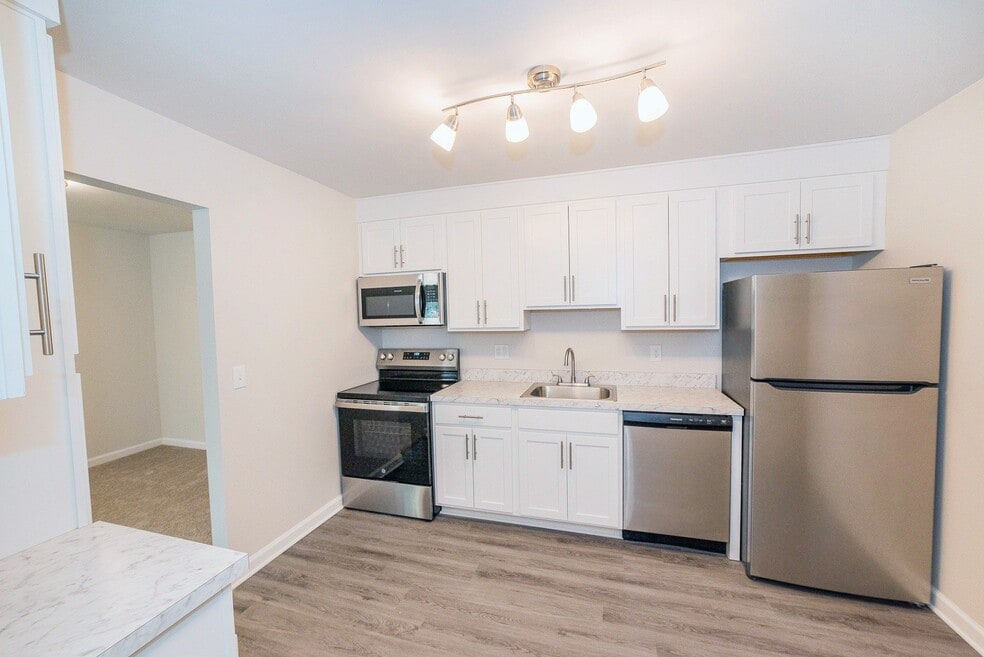 Kings Gate West, Camillus, NY 13031 - photo 1