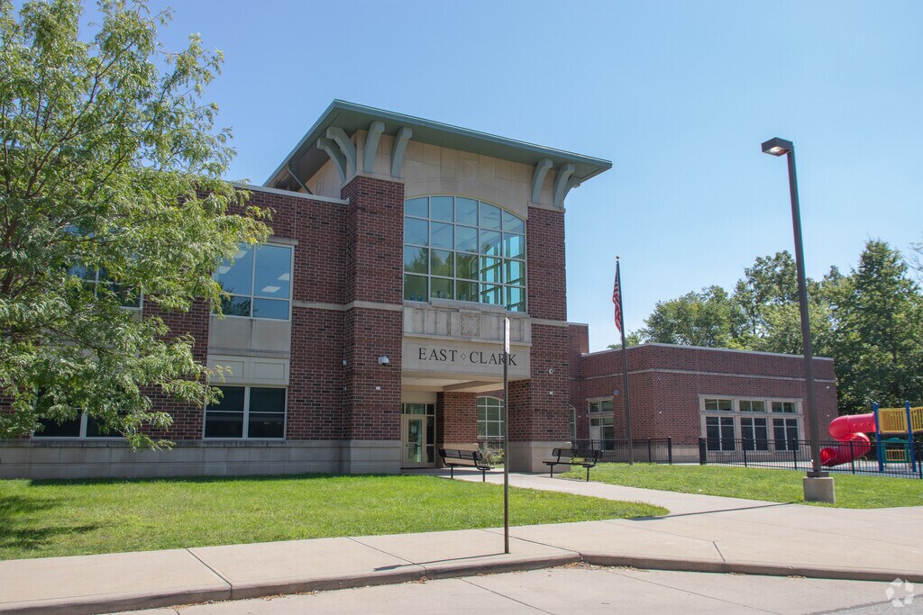 East Clark provides education in the neighborhood of 
South Collinwood