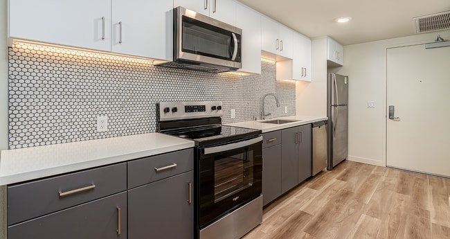 Ensemble at Northridge, Northridge, CA 91324 - photo 6