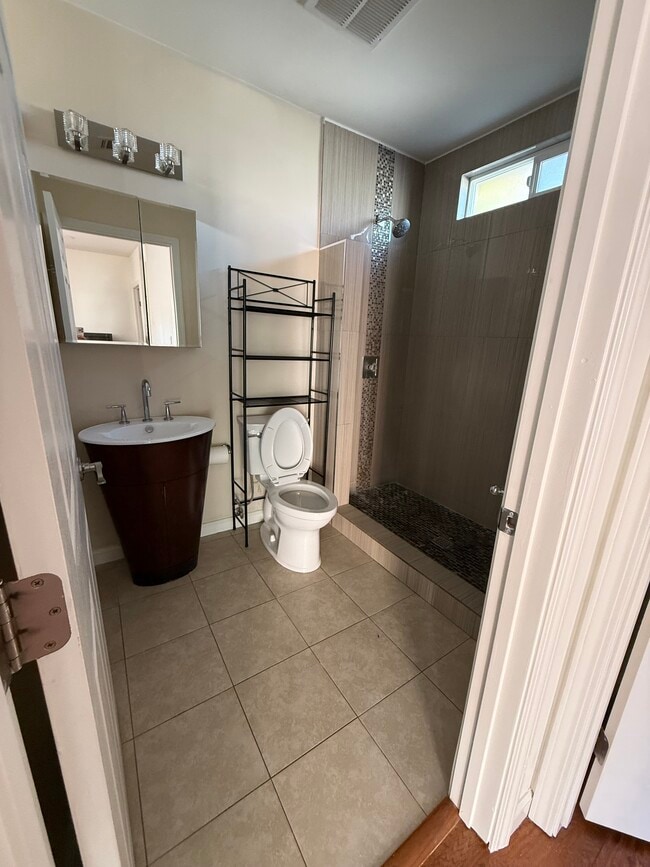 10548 Tinker Ave, Tujunga, CA 91042 - photo 2