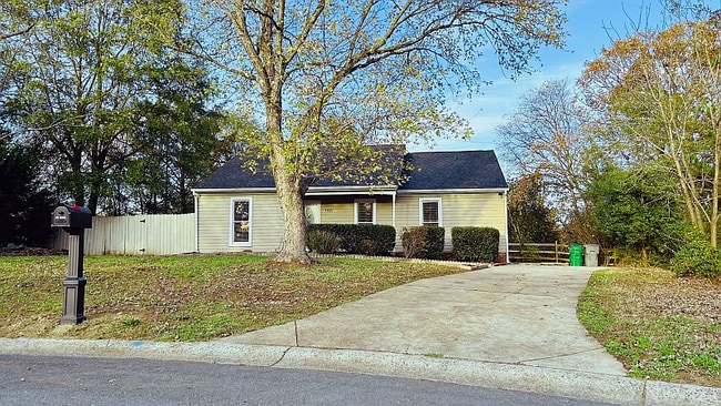 7027 Hildreth Ct, Charlotte, NC 28226 - photo 2