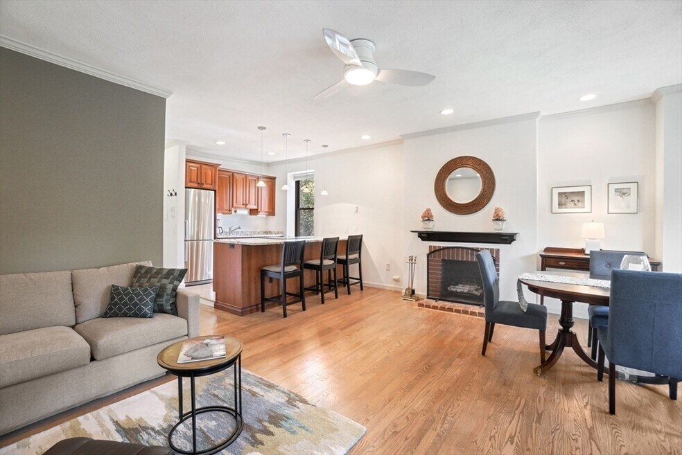 239 W Newton St unit 4, Boston, MA 02116 - photo 1