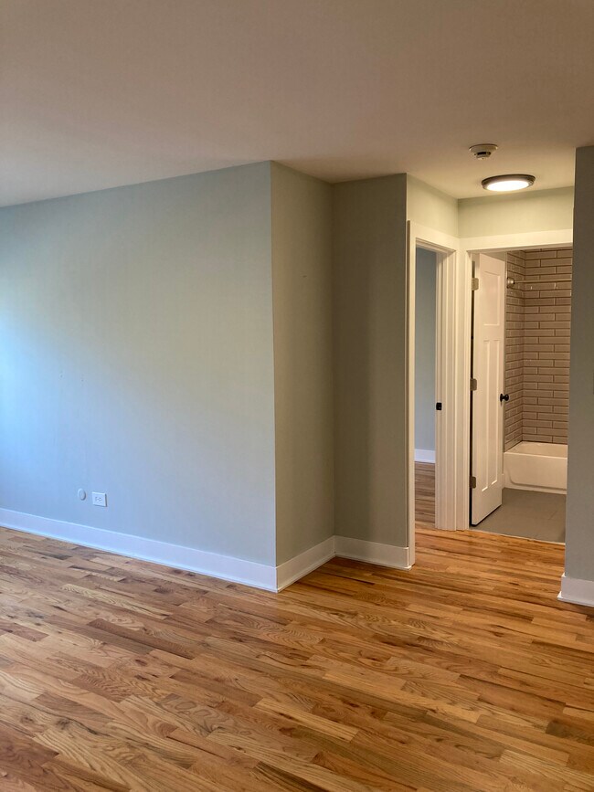 696 Elm Place unit 207, Highland Park, IL 60035 - photo 6