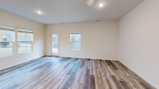 615 11th St SW, Hickory, NC 28602 - photo 2