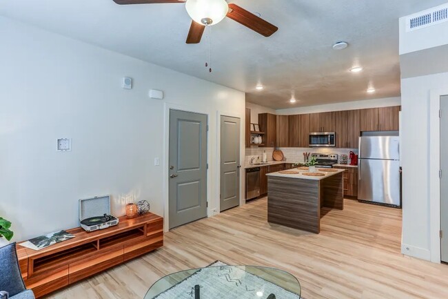 Kitchen (2 Bed/2 Bath)