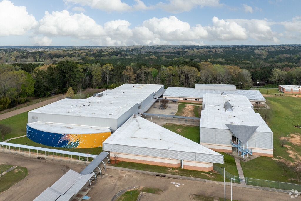 Webster Junior High School has a 19:1 student to teacher ratio.