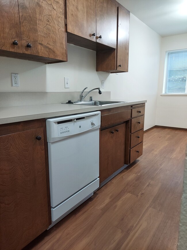 9720 Roosevelt Way NE, Seattle, WA 98115