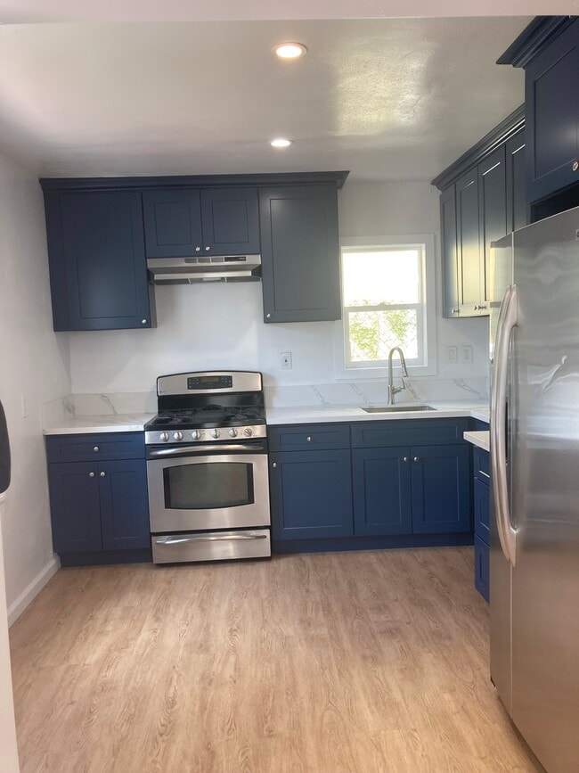 10847 Hesby St, North Hollywood, CA 91601 - photo 5