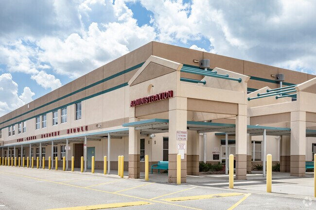 Twin Lakes Academy Middle has a student to teacher ratio of 24 to 1.