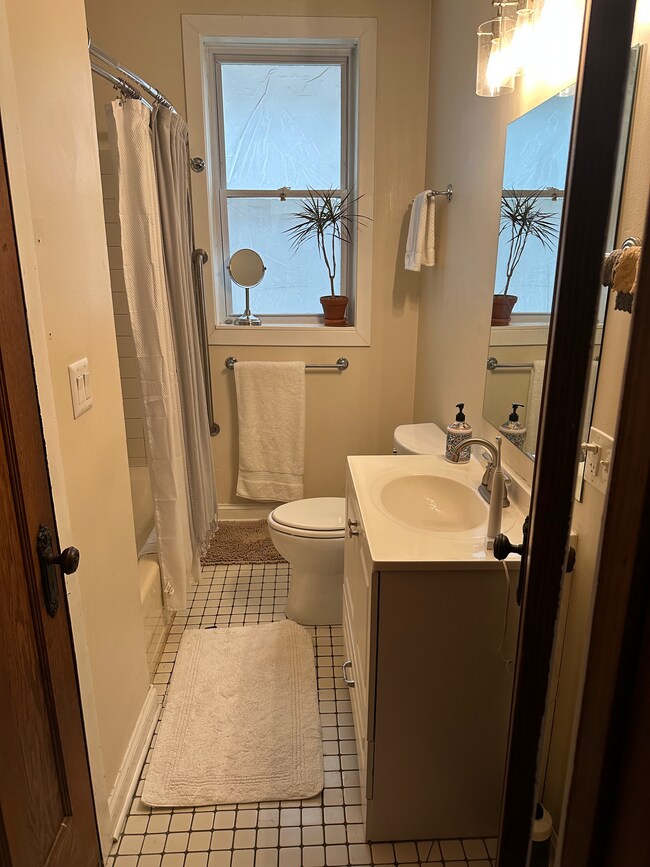 4112 W Addison St Unit 1, Chicago, IL 60641