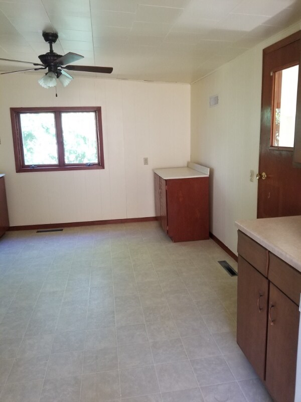 208 4th Ave W, Culbertson, MT 59218 - photo 7