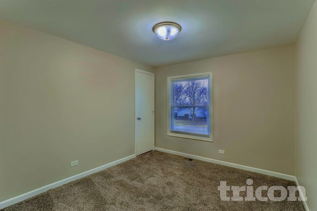 155 Ramblewood Ln, Lake Zurich, IL 60047 - photo 7