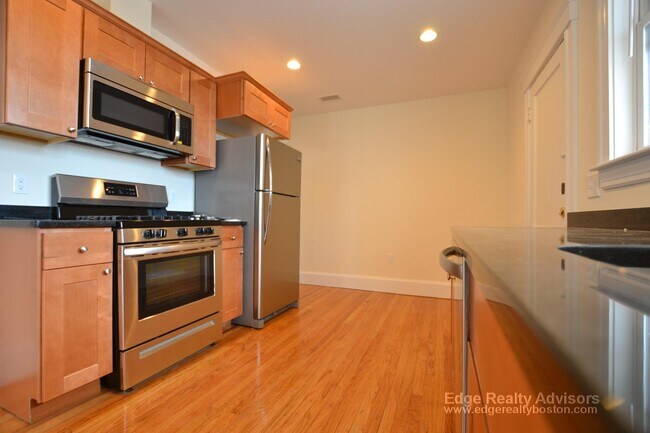 20 Claymoss Rd unit 2, Brighton, MA 02135 - photo 2