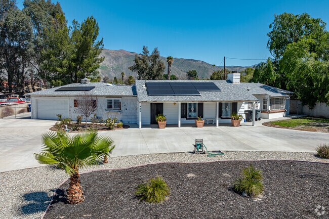 Heritage neighborhood homes in San Jacinto feature large lots, open floor plans, and a welcoming vibe.