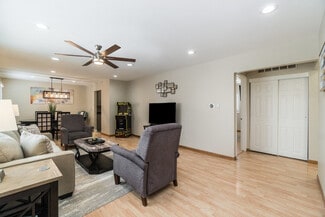12 E Berkley Ln Unit ID1285065P, Hoffman Estates, IL 60169