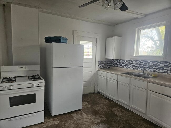 1119 Albers St SW unit 2, Wyoming, MI 49509 - photo 3