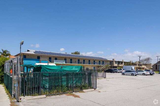 Saniku East West Language School in Gardena, CA has a student to teacher ratio of 19:1.