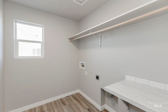 907 E Perjue Basin Dr, Nampa, ID 83686 - photo 4