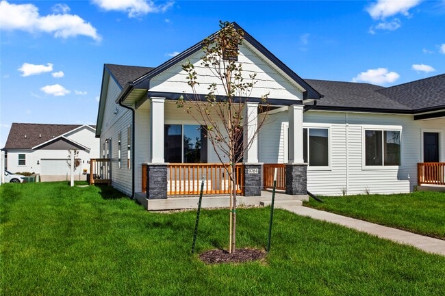 9764 Regatta Ln, Johnston, IA 50131 - photo 2