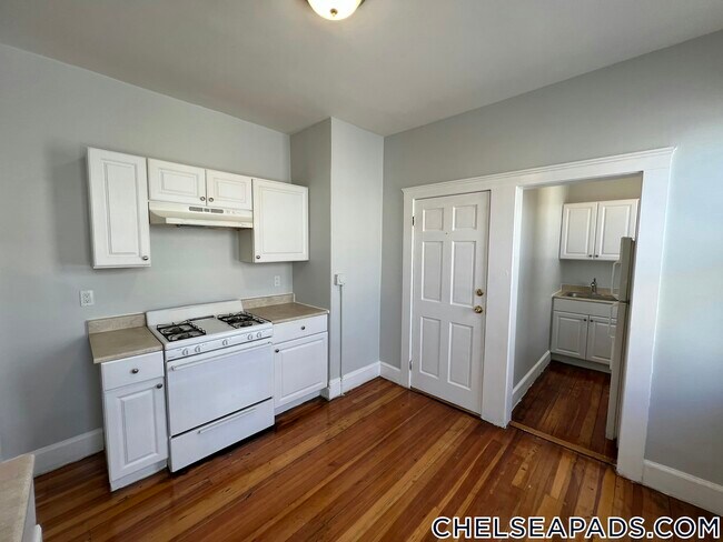 48-50-50 Clark Ave unit 3R, Chelsea, MA 02150 - photo 7