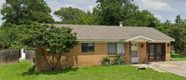 137 Lullwood Dr, New Braunfels, TX 78130 - photo 2