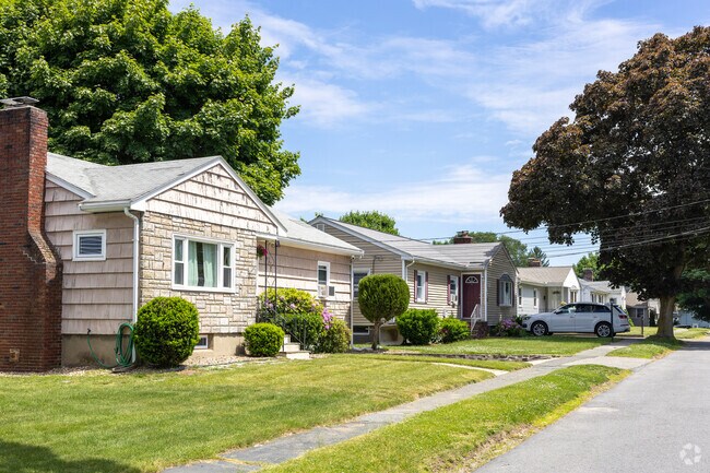 Sunny tree lined streets can be found in all corners of Peabody Town Center.