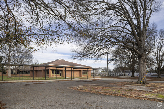 Saluda Elementary School offers a great educational experience for k-5th grade.
