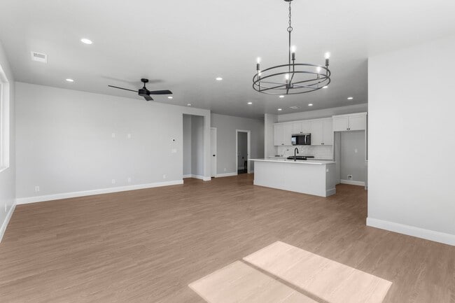 1089 E Coyote Crest Dr, Washington, UT 84780 - photo 6