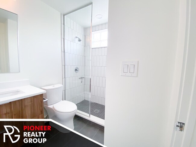 1014 W Grace St unit 944-F201, Chicago, IL 60613 - photo 4