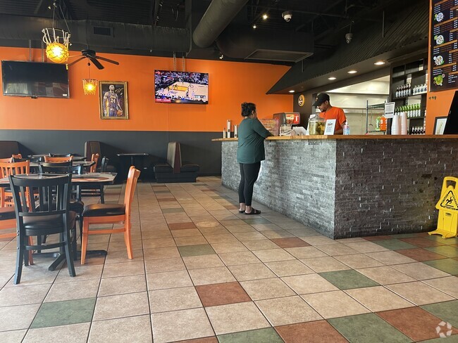 Sauce N Toss has delicious wing combinations for residents of West Zion to enjoy.